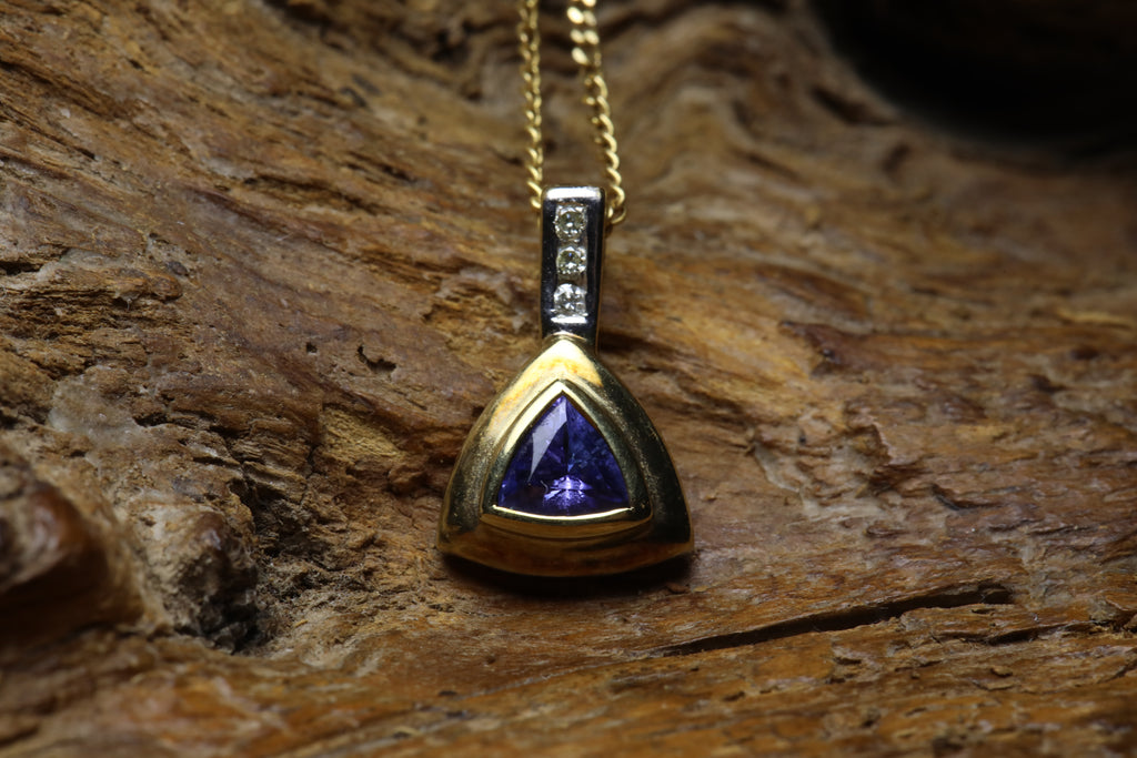 9ct Gold Tanzanite & Diamond Pendant