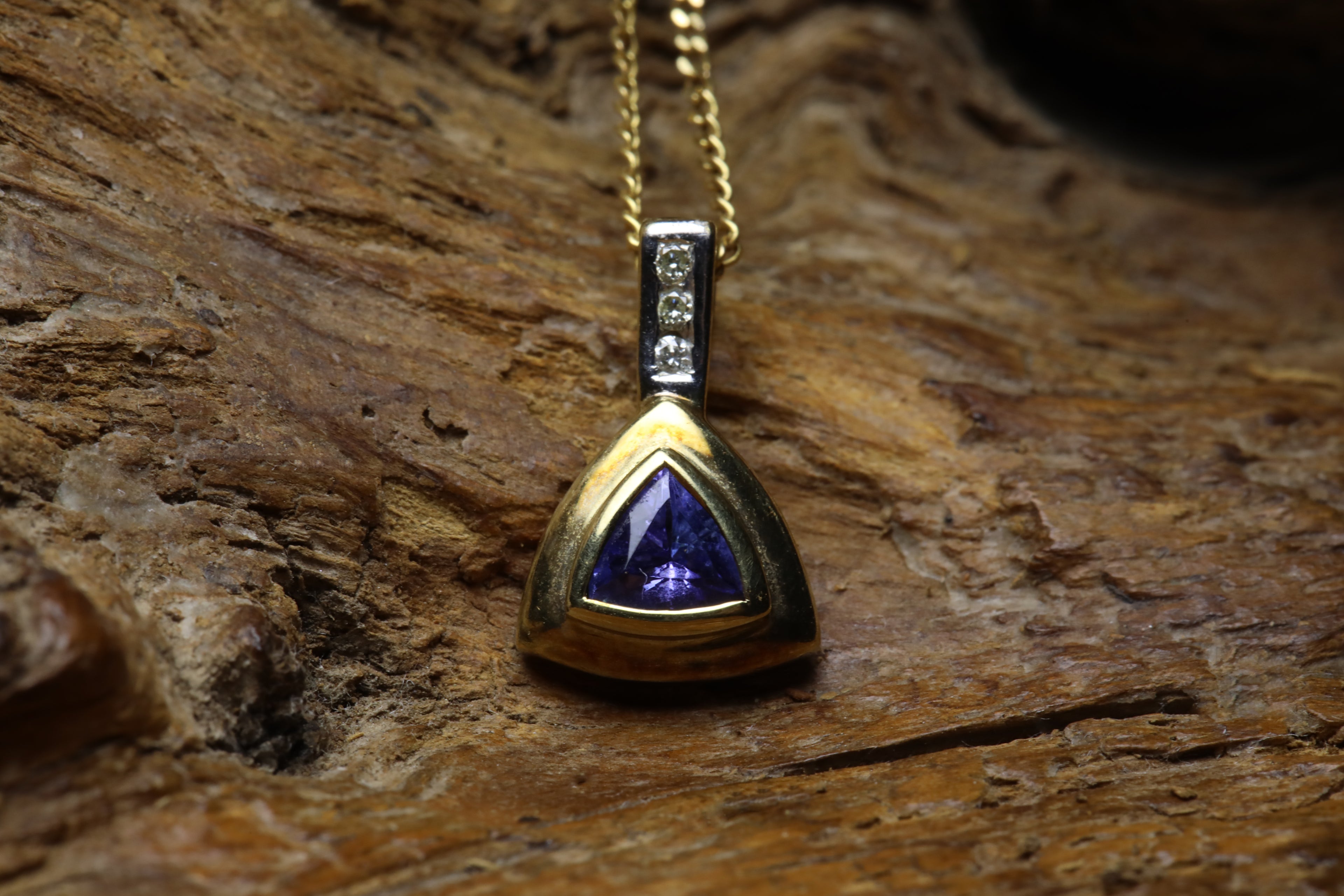 9ct Gold Tanzanite & Diamond Pendant