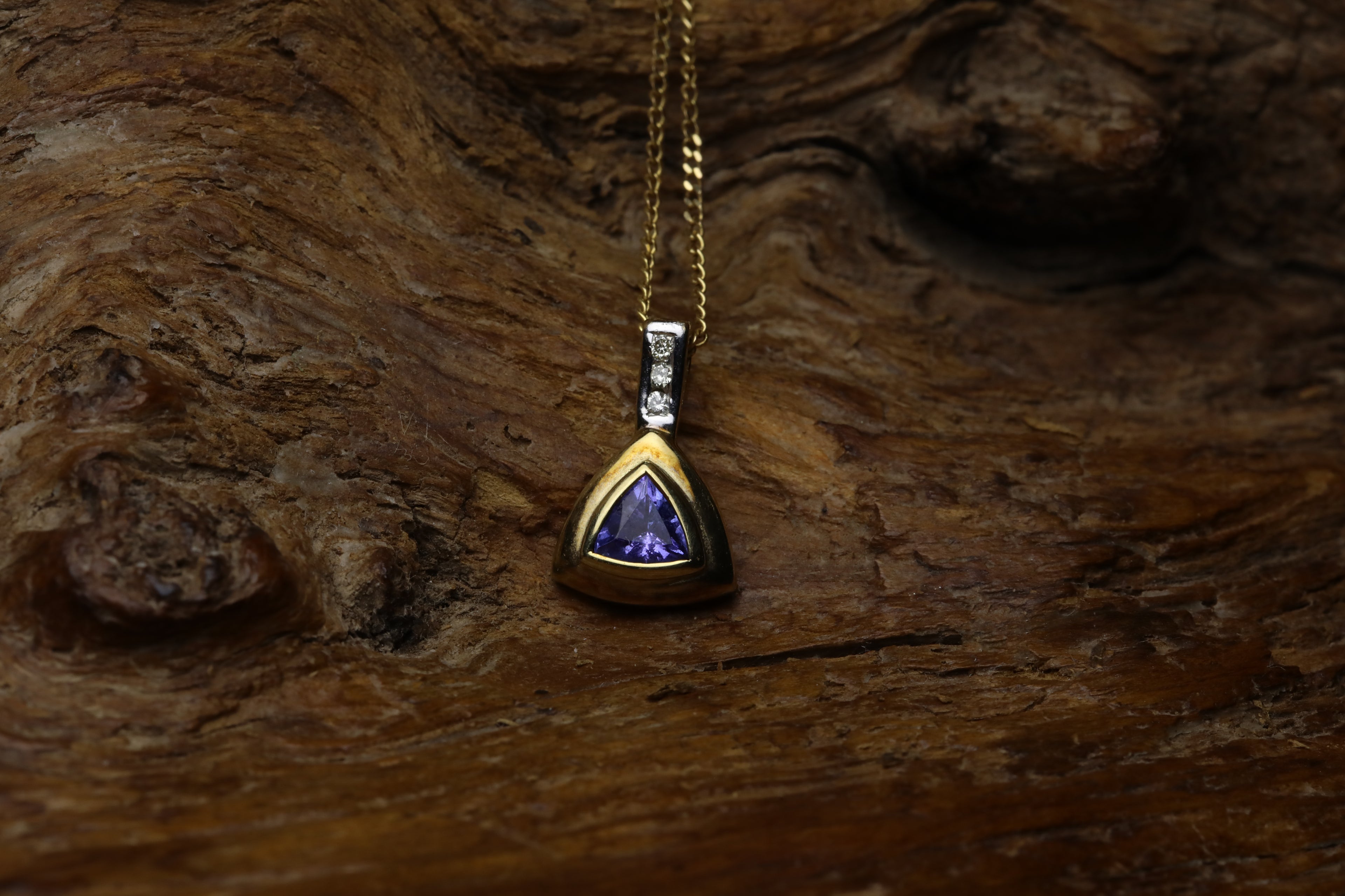 9ct Gold Tanzanite & Diamond Pendant
