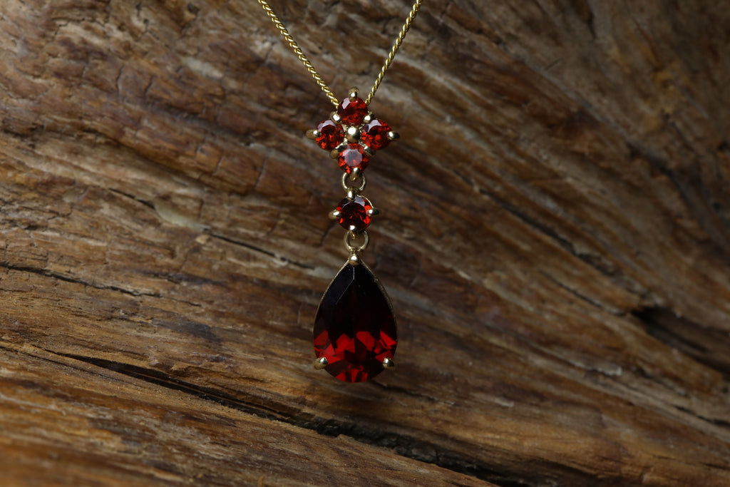 9ct vintage Gold Garnet Drop Pendant