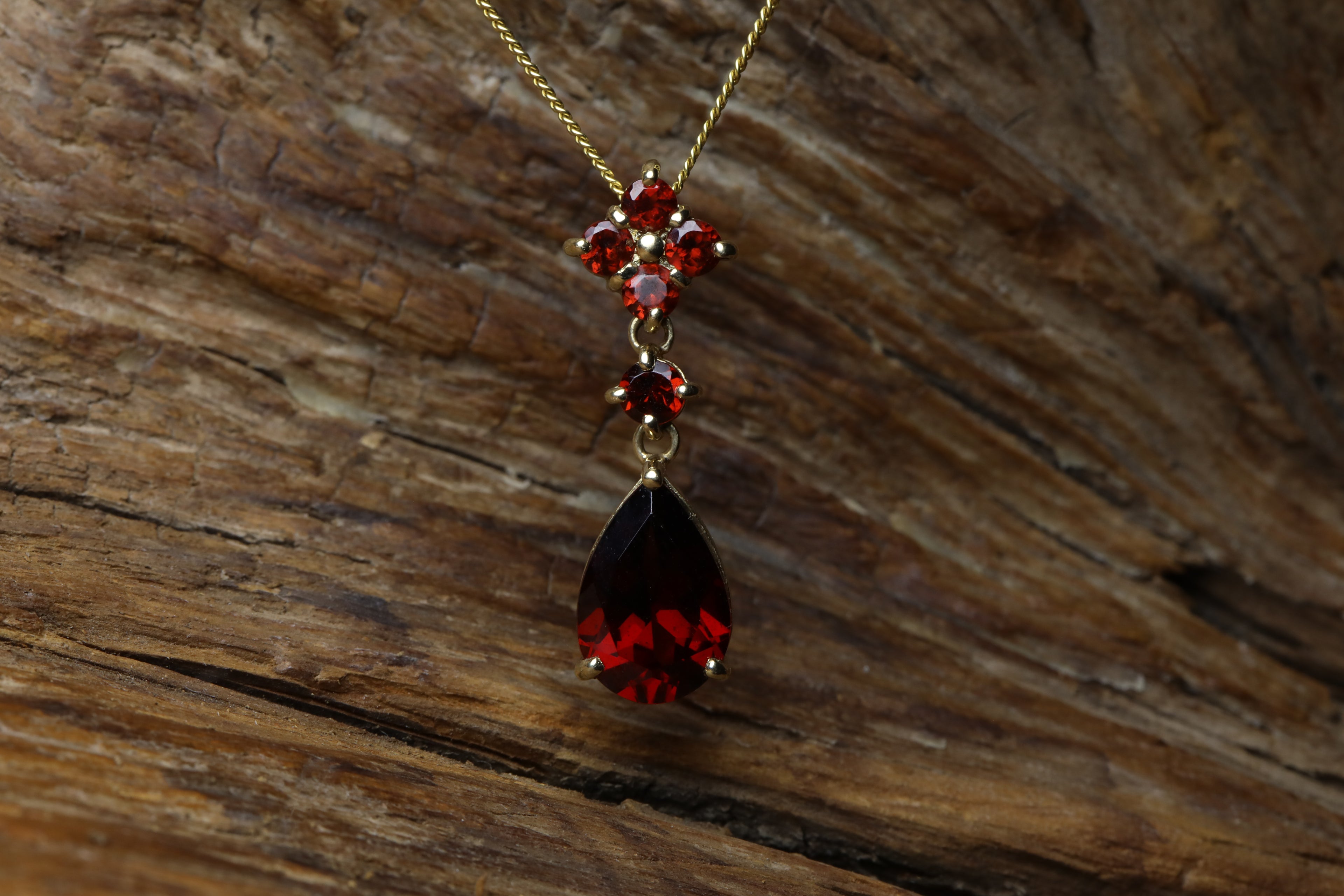 9ct vintage Gold Garnet Drop Pendant